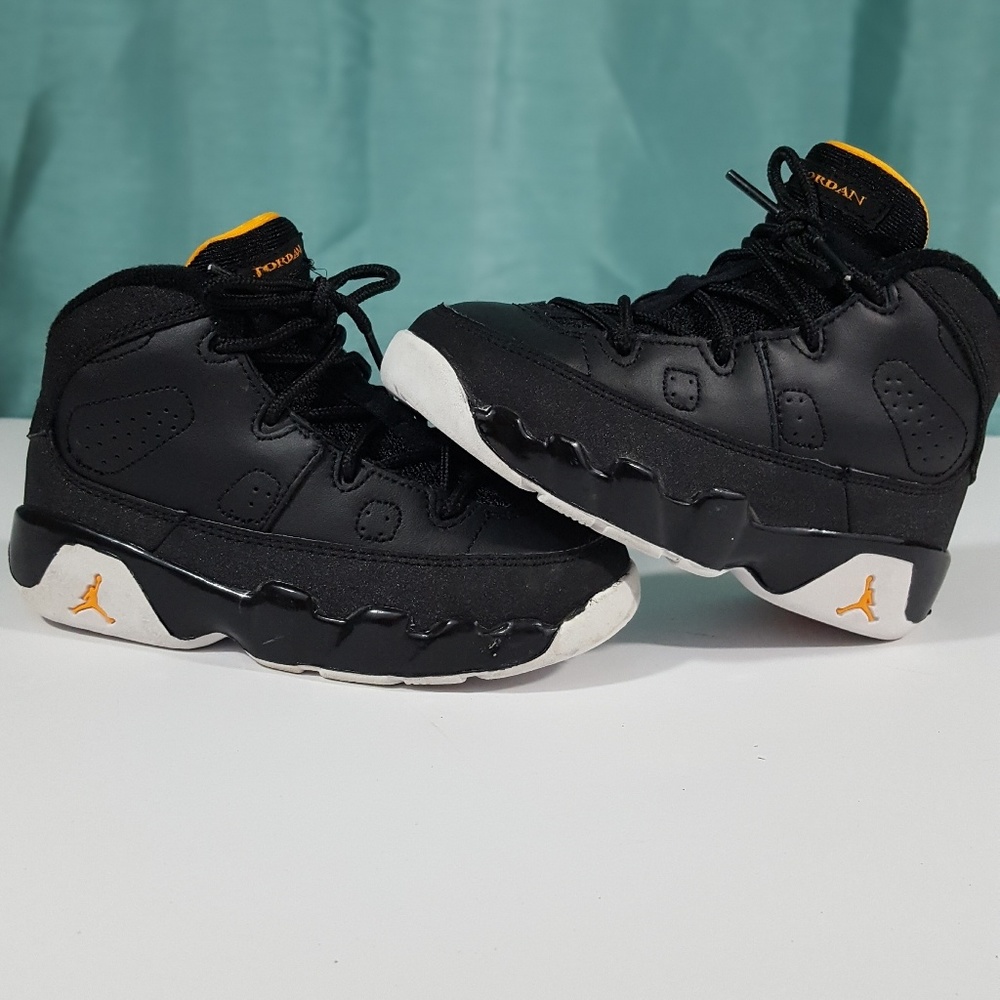 Toddler Nike Jordan 9 Retro sneakers Size 9c